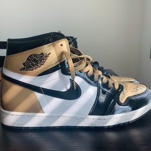 Air Jordan 1 Retro High OG Gold Toe Sneakers